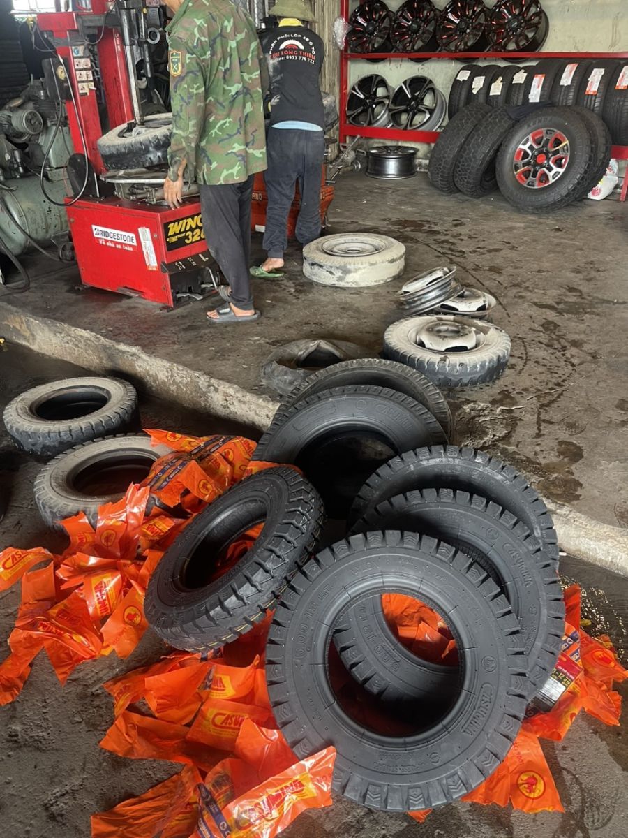 LỐP XE Ô TÔ ĐƯỜNG MỸ PHƯỚC TÂN VẠN - DĨ AN?